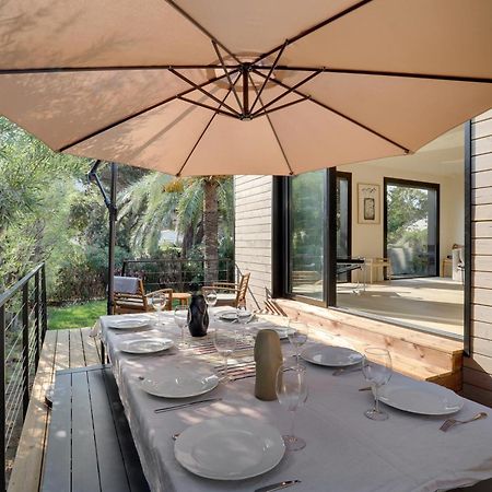 Villa La Temana, rénovée, piscine privée chauffée, grand jardin, plages et commerces à pied, à Cavalaire, près de Saint-Tropez Extérieur photo