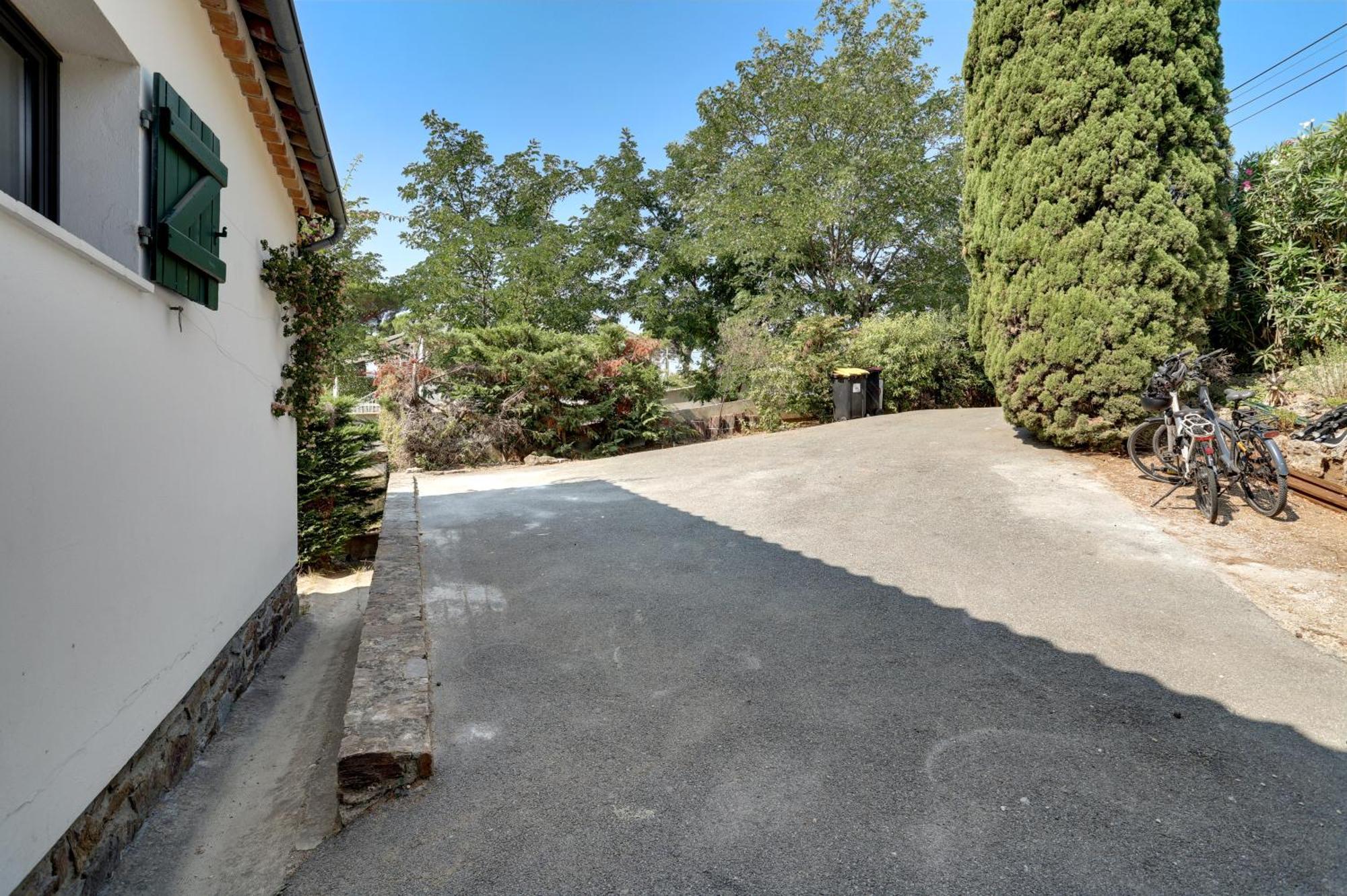 Villa La Temana, rénovée, piscine privée chauffée, grand jardin, plages et commerces à pied, à Cavalaire, près de Saint-Tropez Extérieur photo