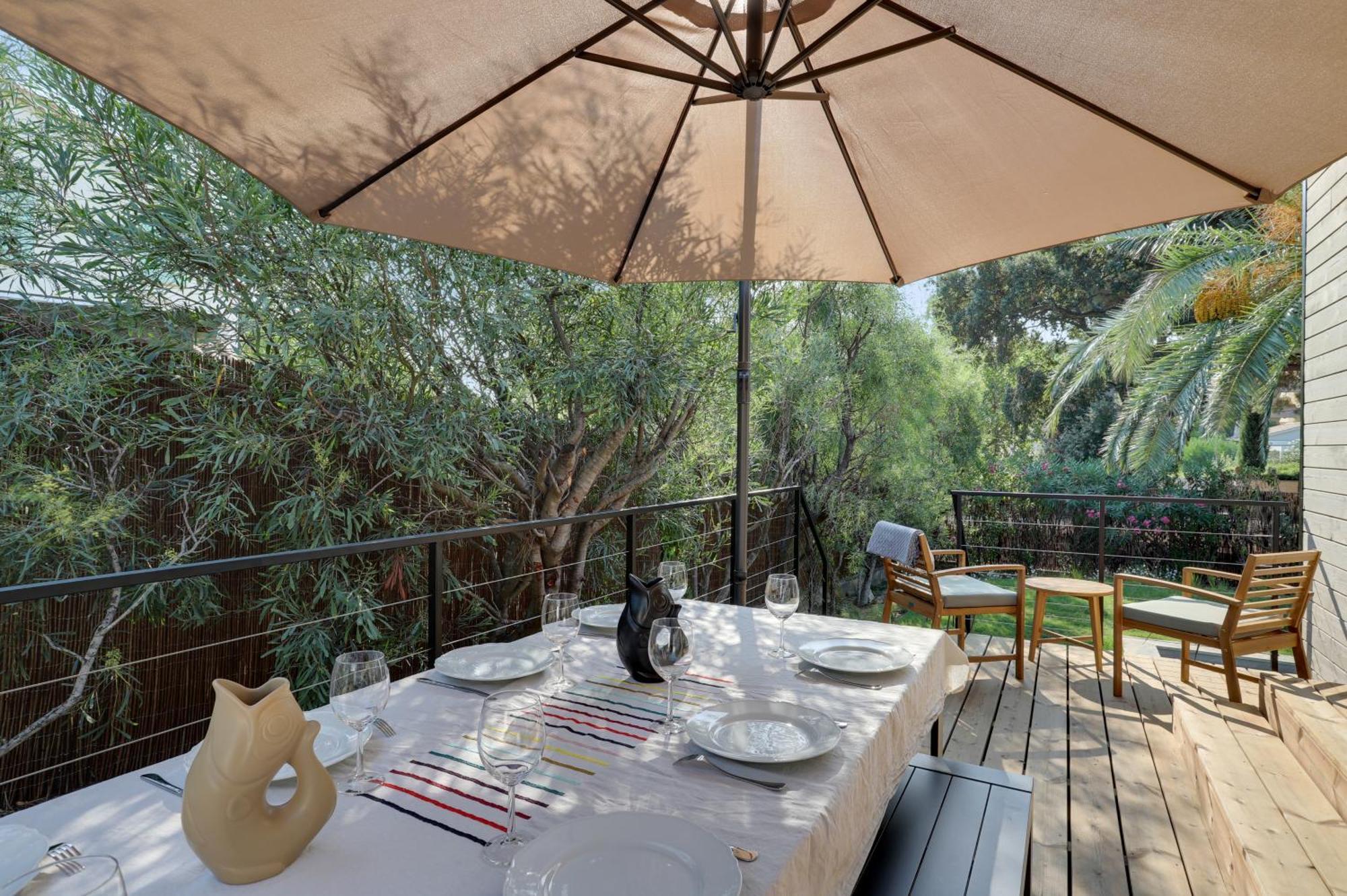 Villa La Temana, rénovée, piscine privée chauffée, grand jardin, plages et commerces à pied, à Cavalaire, près de Saint-Tropez Extérieur photo