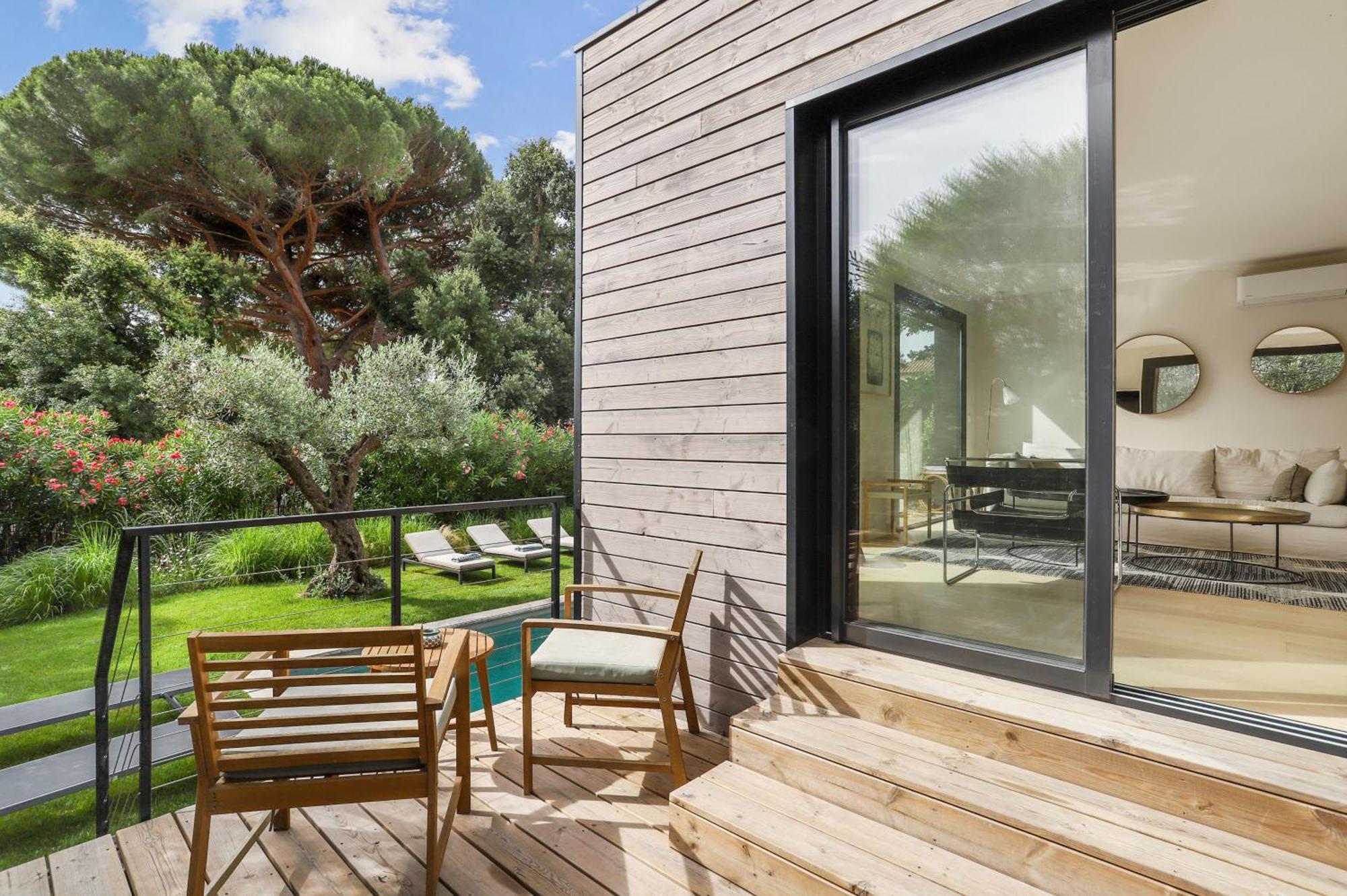 Villa La Temana, rénovée, piscine privée chauffée, grand jardin, plages et commerces à pied, à Cavalaire, près de Saint-Tropez Extérieur photo