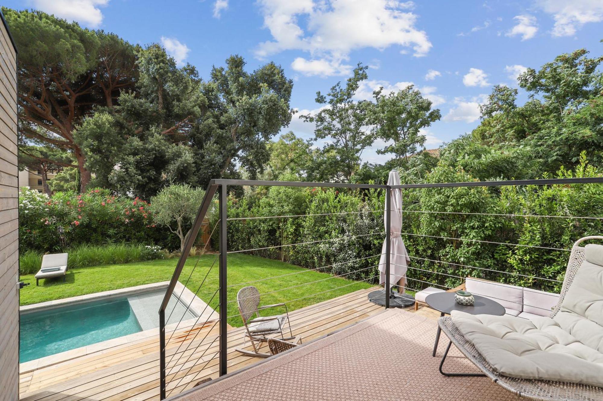 Villa La Temana, rénovée, piscine privée chauffée, grand jardin, plages et commerces à pied, à Cavalaire, près de Saint-Tropez Extérieur photo