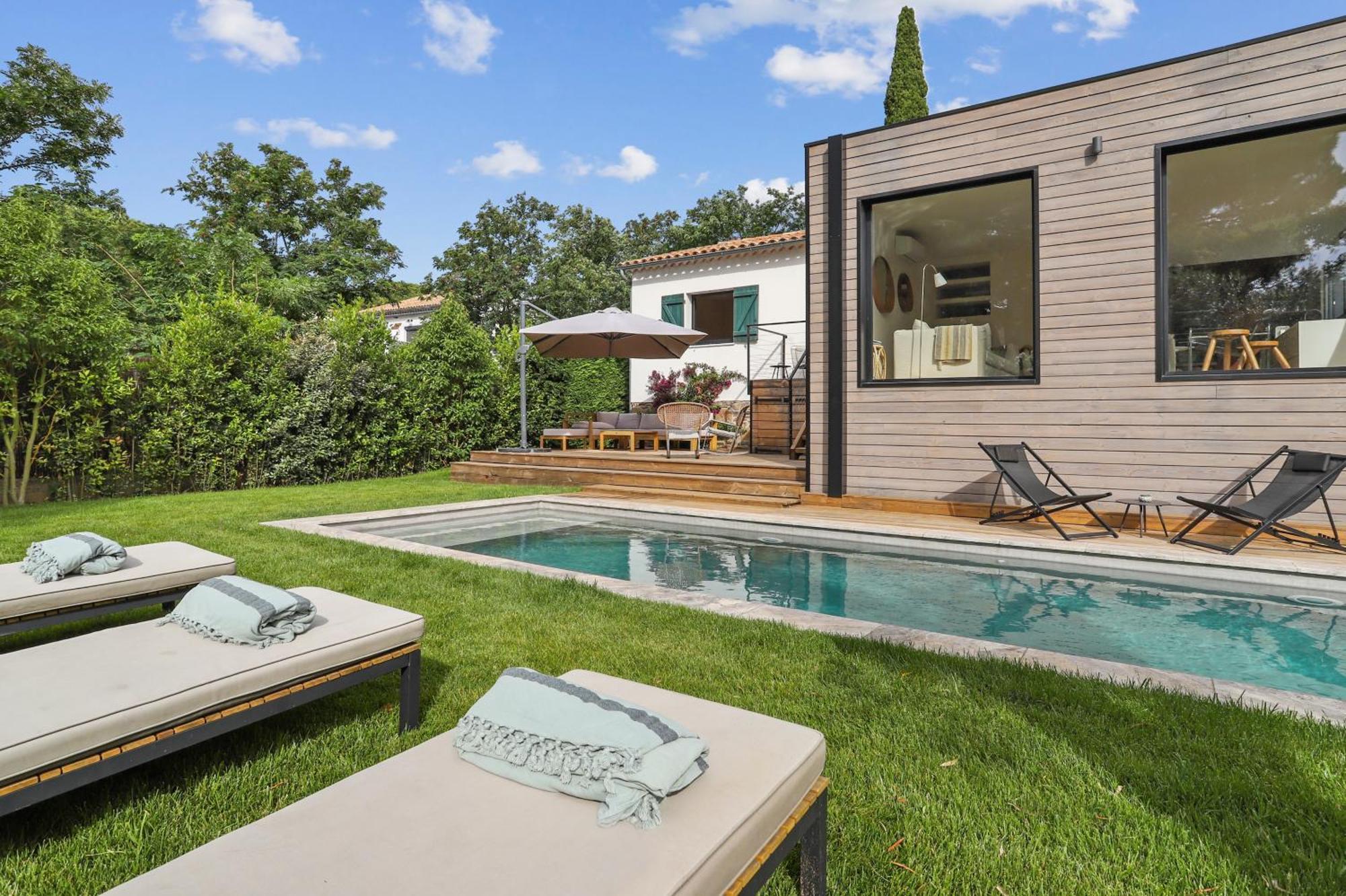 Villa La Temana, rénovée, piscine privée chauffée, grand jardin, plages et commerces à pied, à Cavalaire, près de Saint-Tropez Extérieur photo